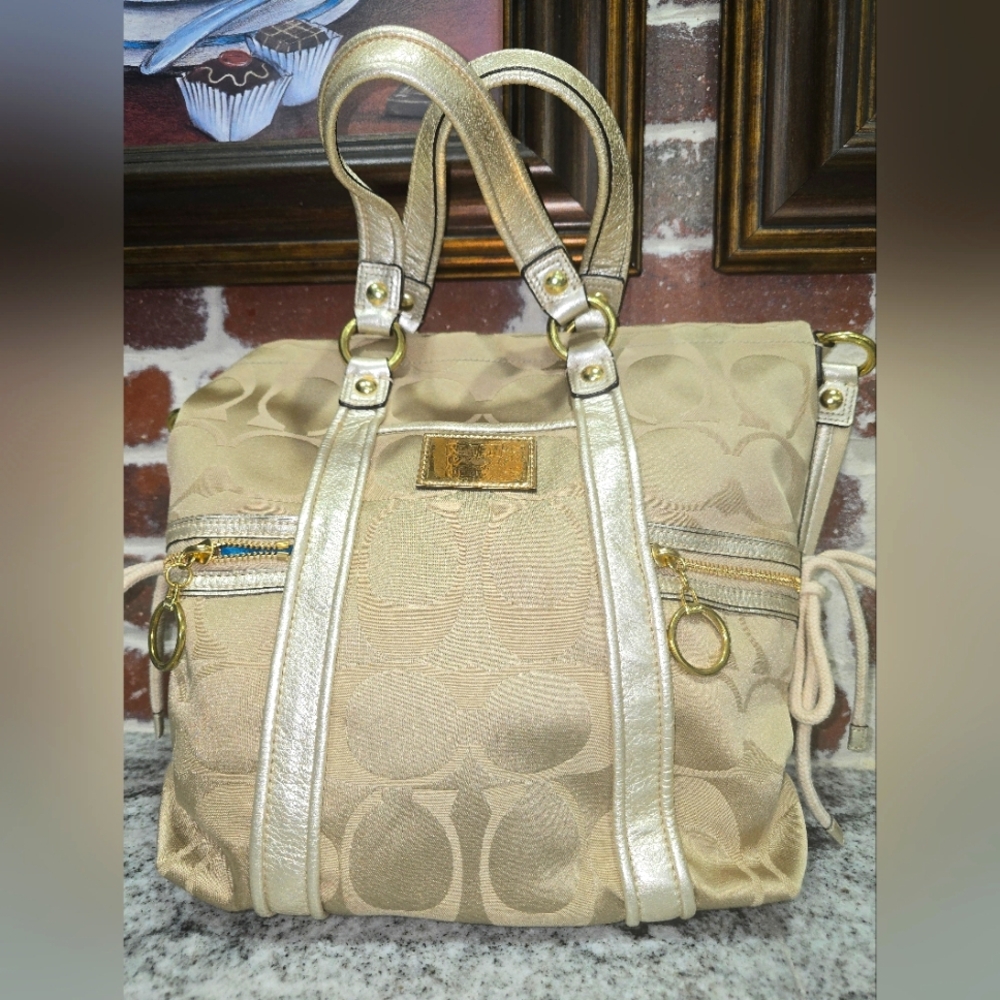 COACH POPPY NEVER USED SHOULDER/HAND BAG